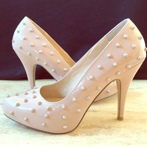 Shoedazzle tan heels